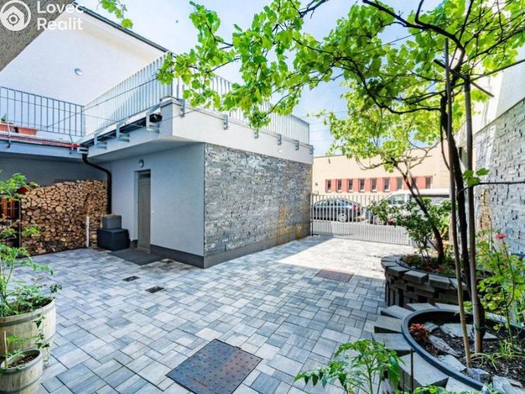 Prodej činžovního domu Neratovice, Vojtěšská č. 10