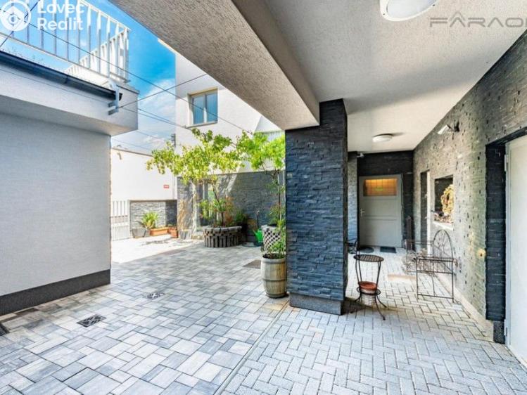 Prodej činžovního domu Neratovice, Vojtěšská č. 11