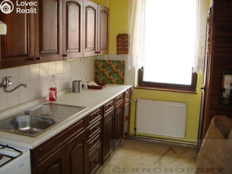 Prodej vícegeneračního domu Kněževes č. 19