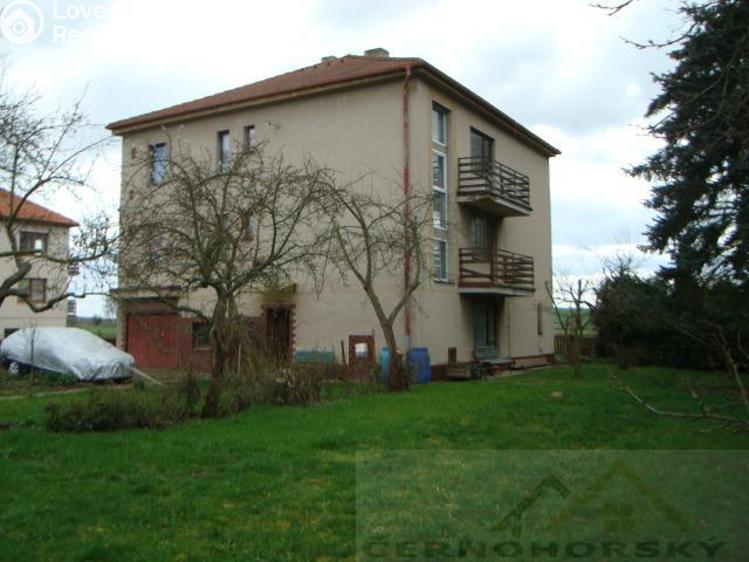 Prodej vícegeneračního domu Kněževes č. 27