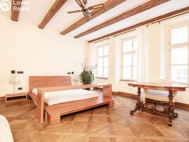 Sale apartment 2+1 Praha, Karlova č. 4