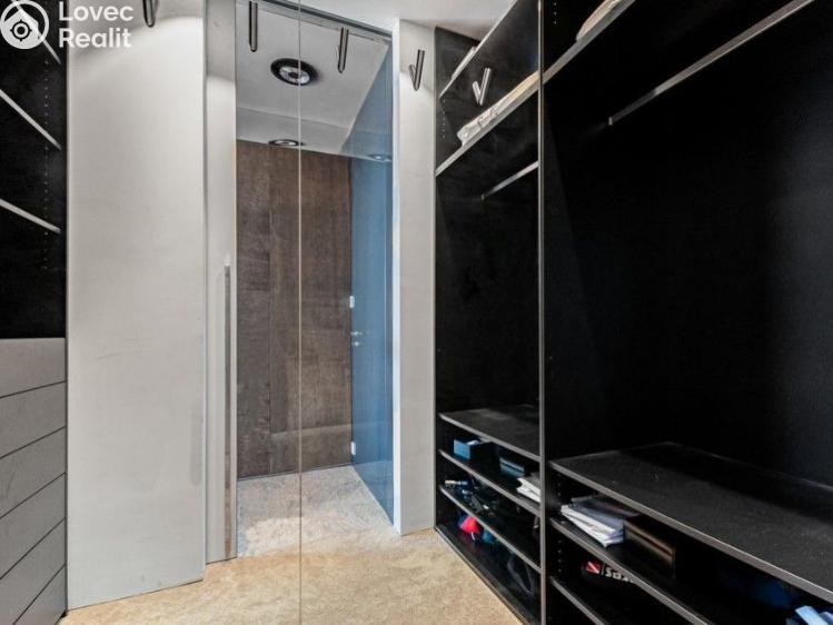 Продаж квартири 4+KK Praha, Milevská č. 23