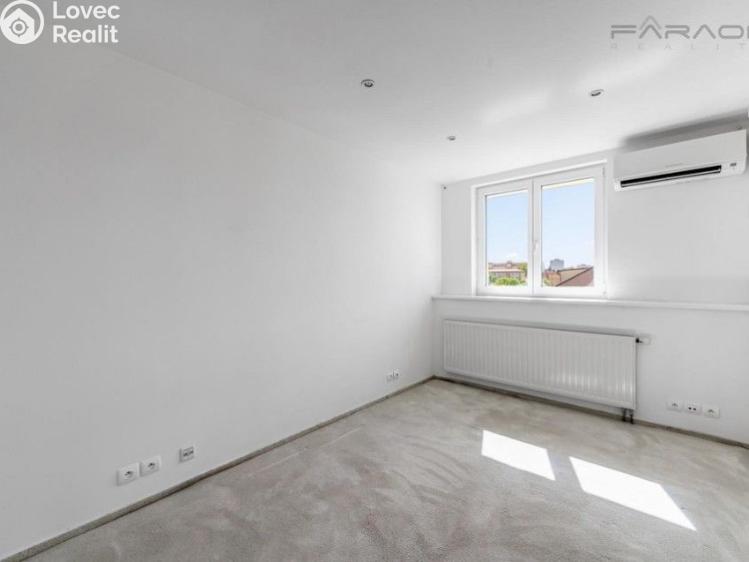Prodej bytu 3+1 Praha, U kombinátu č. 9