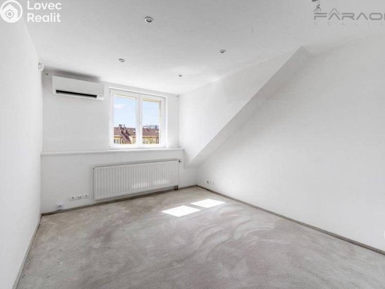 Prodej bytu 3+1 Praha, U kombinátu č. 13