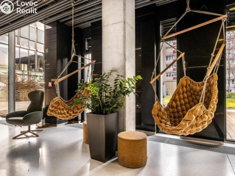 Rent office space Praha, Evropská č. 1