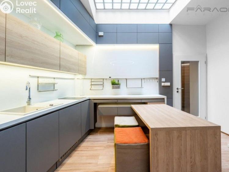 Продажа офисного помещения Praha, U plynárny č. 12