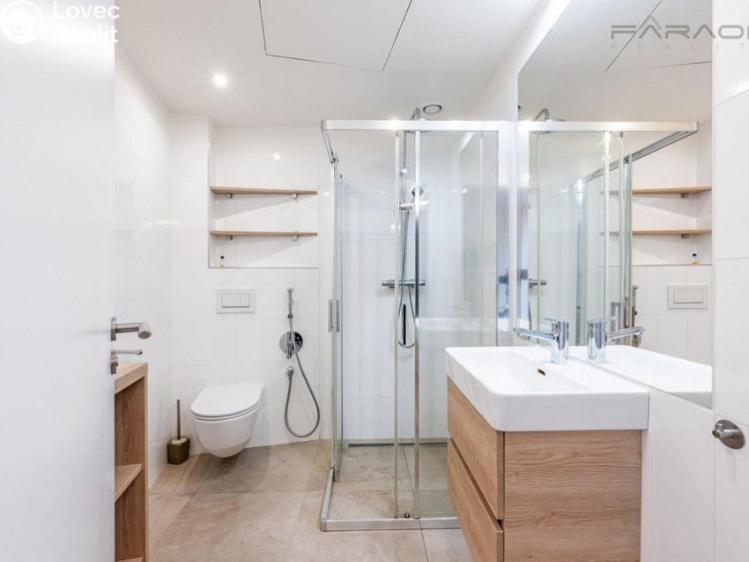 Продажа офисного помещения Praha, U plynárny č. 13