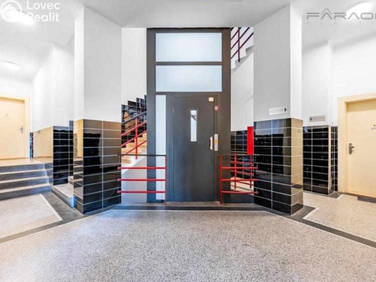 Продажа офисного помещения Praha, U plynárny č. 16