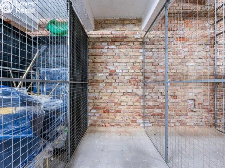 Продажа офисного помещения Praha, U plynárny č. 17