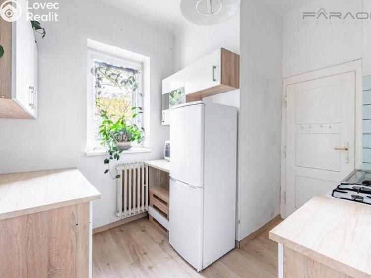 Продаж сімейного будинку Praha, Hlavní č. 8