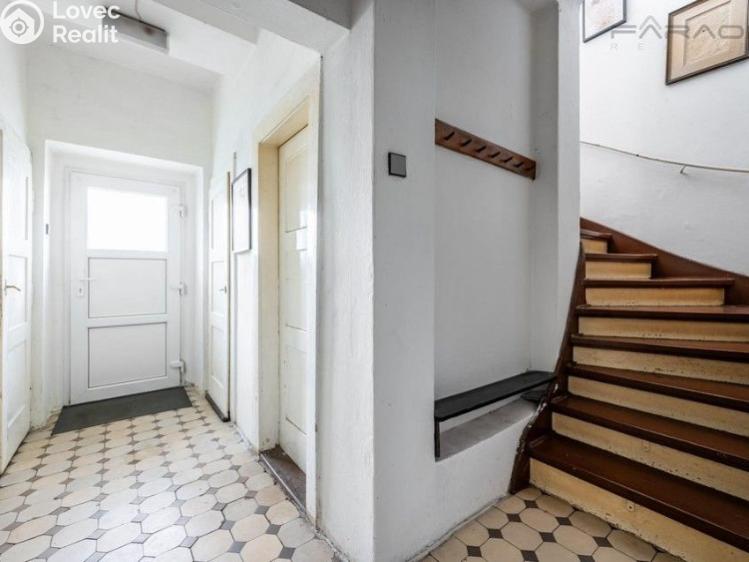 Продаж сімейного будинку Praha, Hlavní č. 10