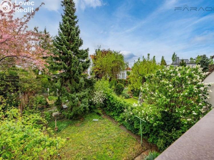 Продаж сімейного будинку Praha, Hlavní č. 13