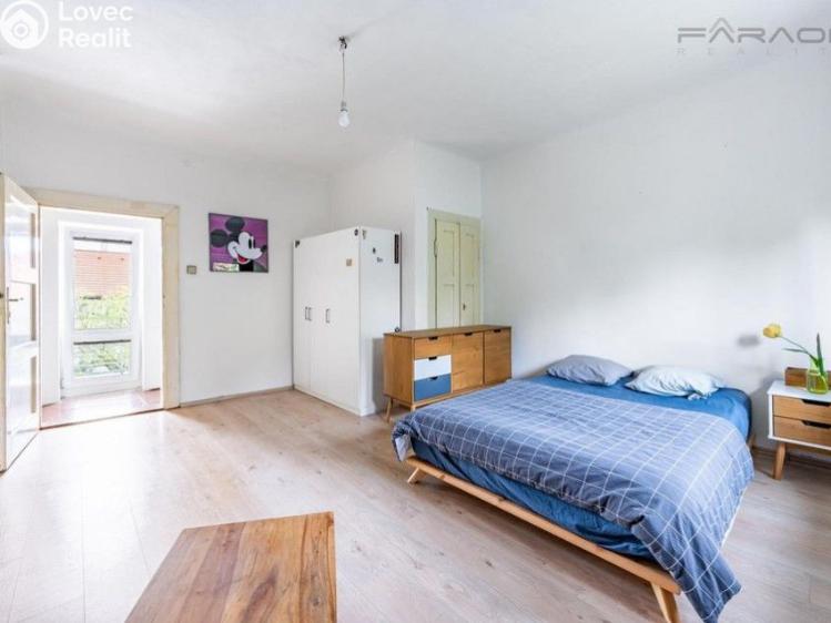 Продаж сімейного будинку Praha, Hlavní č. 14