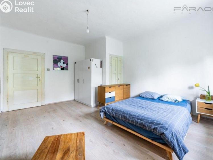 Продаж сімейного будинку Praha, Hlavní č. 15