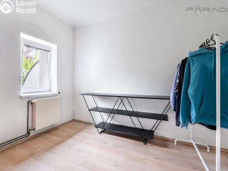 Продаж сімейного будинку Praha, Hlavní č. 17