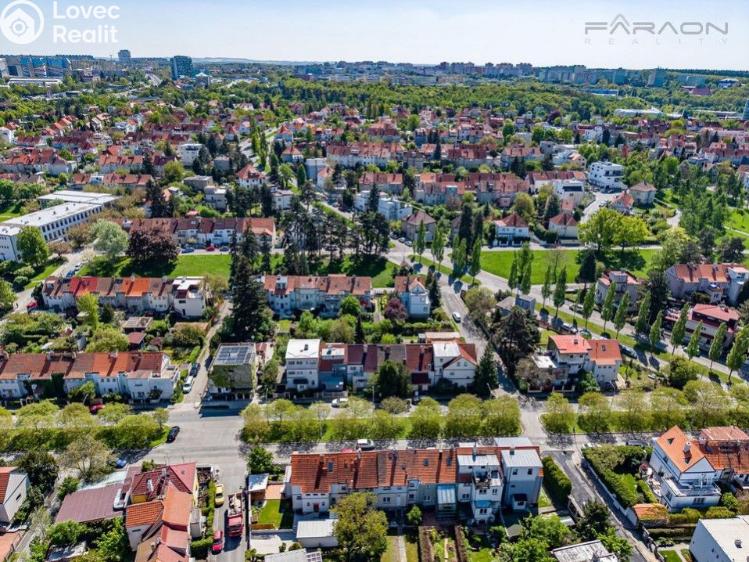 Продаж сімейного будинку Praha, Hlavní č. 29
