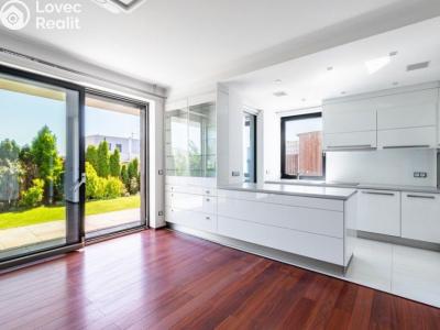 Продаж сімейного будинку Praha, Vlaštovčí č. 4