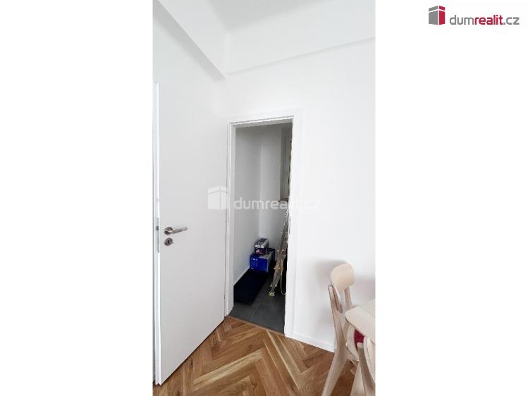 Prodej bytu 2+KK Praha 3, Viklefova č. 17