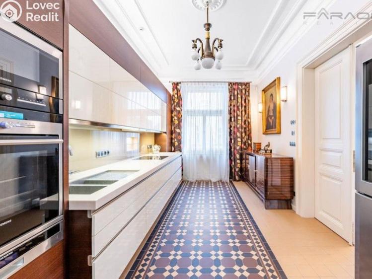 Pronájem bytu 4+1 Praha, Pařížská č. 26