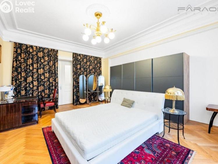 Pronájem bytu 4+1 Praha, Pařížská č. 8