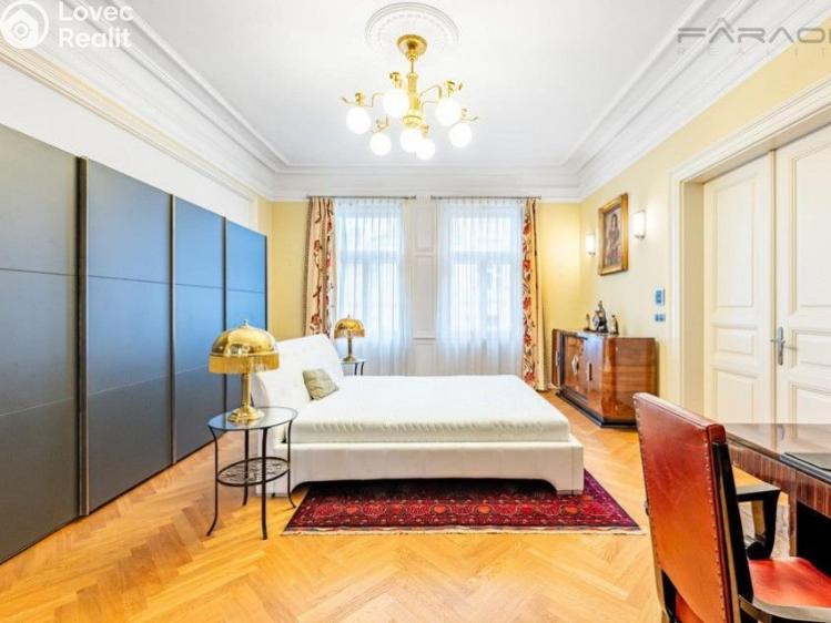 Pronájem bytu 4+1 Praha, Pařížská č. 9