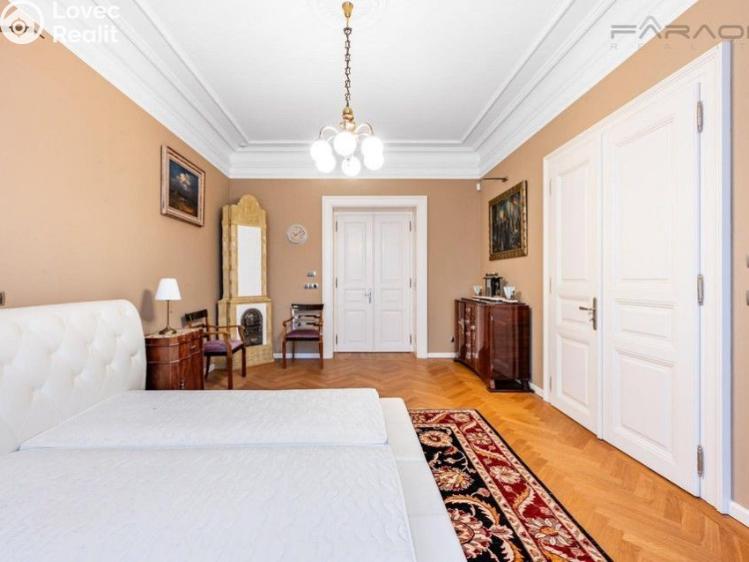 Pronájem bytu 4+1 Praha, Pařížská č. 11