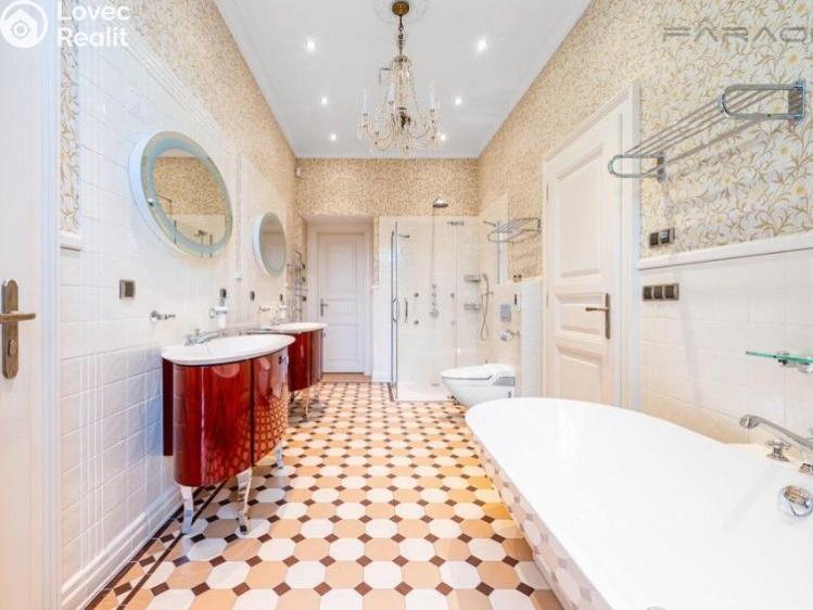 Pronájem bytu 4+1 Praha, Pařížská č. 14