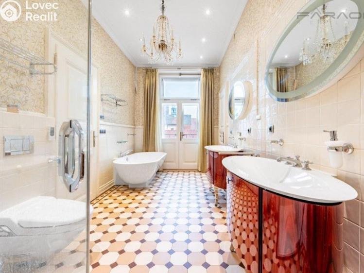 Pronájem bytu 4+1 Praha, Pařížská č. 15