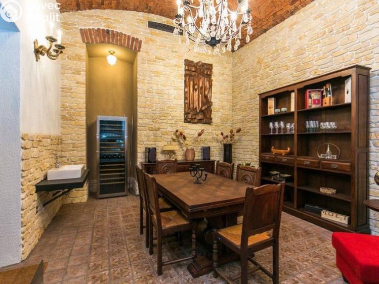 Pronájem bytu 4+1 Praha, Pařížská č. 21