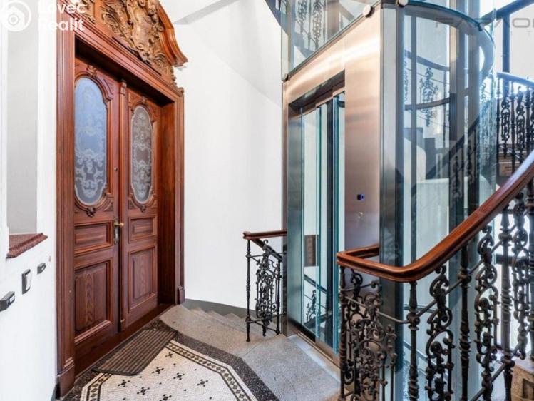 Pronájem bytu 4+1 Praha, Pařížská č. 25