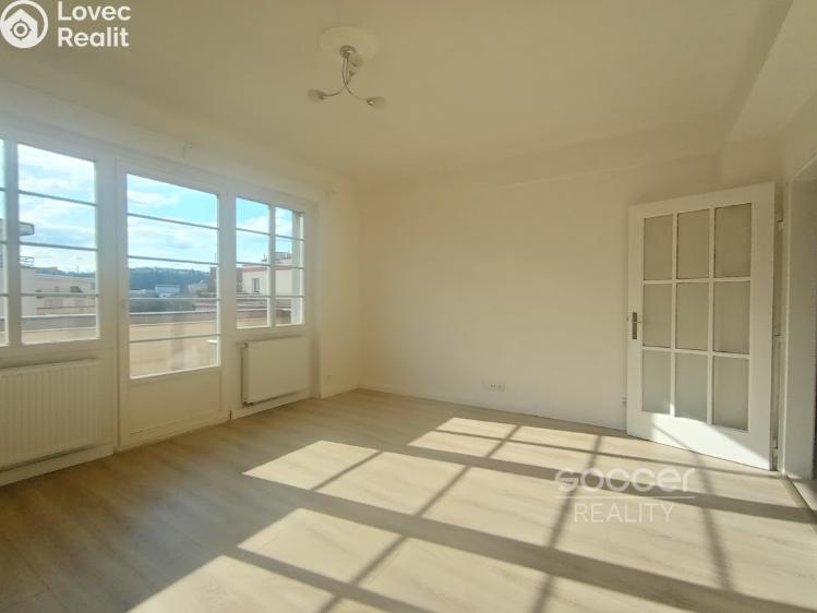 Pronájem bytu 2+KK Praha, Pravá č. 1