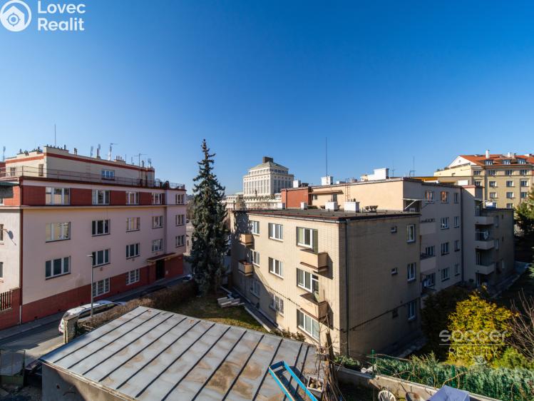 Pronájem bytu 2+KK Praha, Pravá č. 8