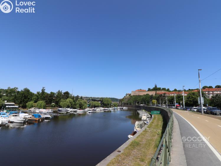 Pronájem bytu 2+KK Praha, Pravá č. 10