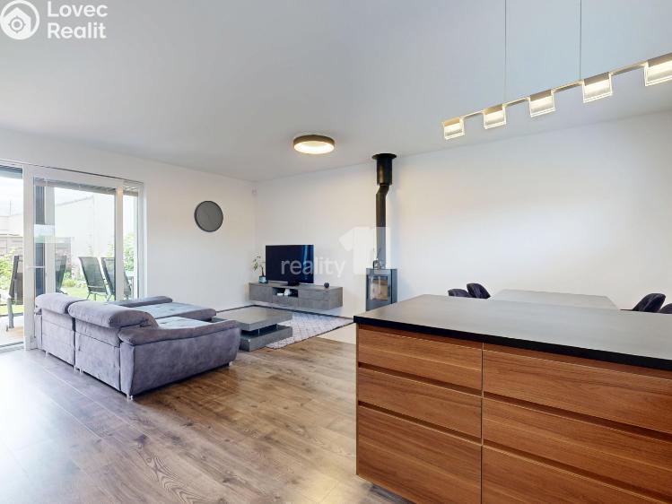 Pronájem rodinného domu Praha 14, Manželů Dostálových č. 2