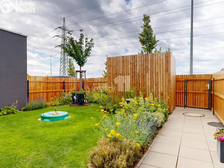 Pronájem rodinného domu Praha 14, Manželů Dostálových č. 27