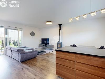 Rent family house Praha 14, Manželů Dostálových č. 2