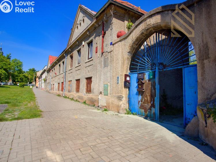 Prodej vícegeneračního domu Smečno, nám. T. G. Masaryka 10 č. 26