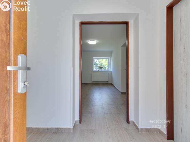 Pronájem rodinného domu Zlatníky-Hodkovice, Náves sv. Petra a Pavla č. 7