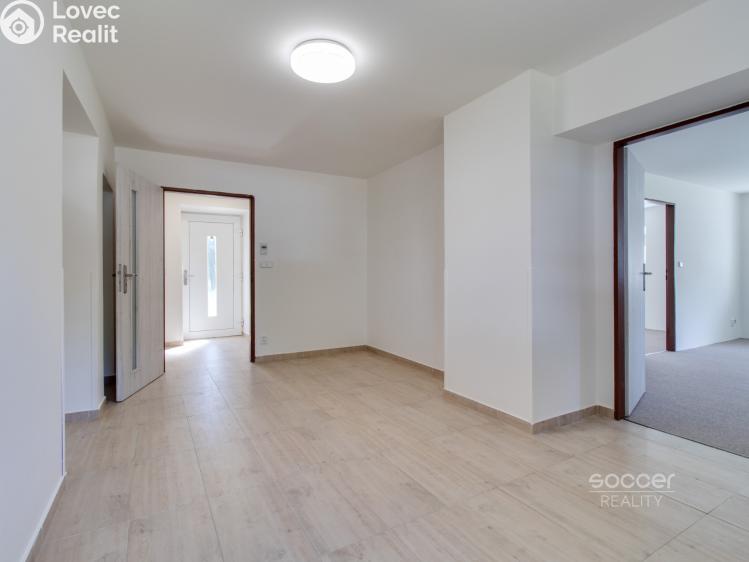Pronájem rodinného domu Zlatníky-Hodkovice, Náves sv. Petra a Pavla č. 14