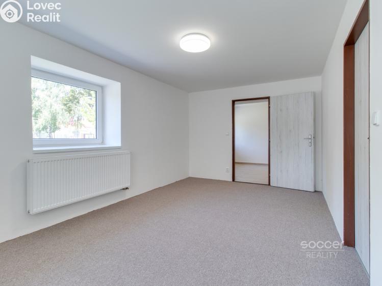 Pronájem rodinného domu Zlatníky-Hodkovice, Náves sv. Petra a Pavla č. 16