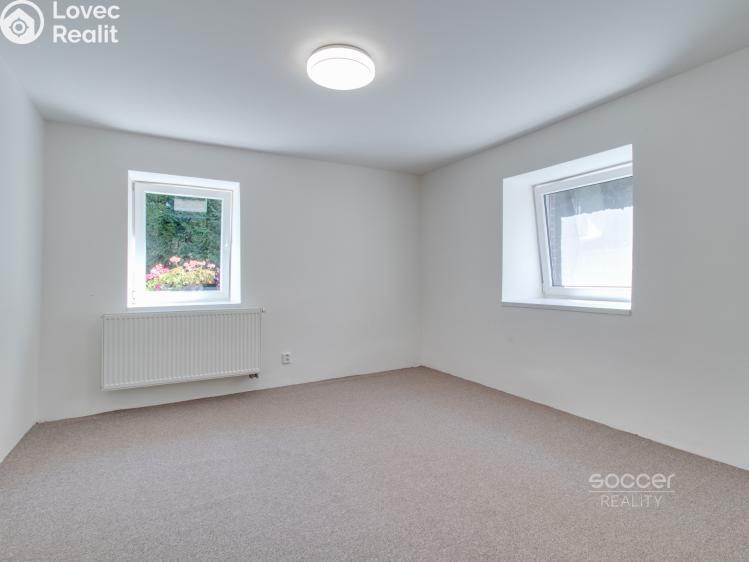 Pronájem rodinného domu Zlatníky-Hodkovice, Náves sv. Petra a Pavla č. 18
