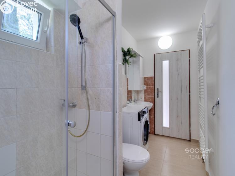 Pronájem rodinného domu Zlatníky-Hodkovice, Náves sv. Petra a Pavla č. 19