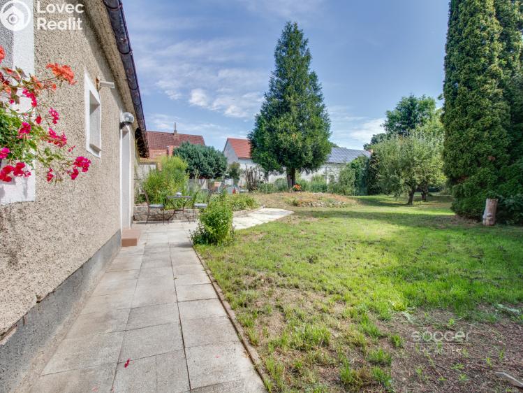 Pronájem rodinného domu Zlatníky-Hodkovice, Náves sv. Petra a Pavla č. 21
