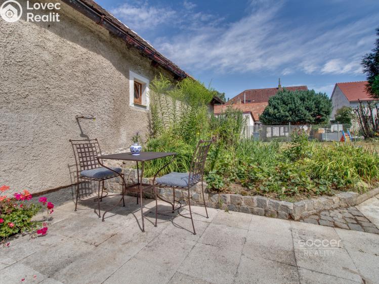 Pronájem rodinného domu Zlatníky-Hodkovice, Náves sv. Petra a Pavla č. 22