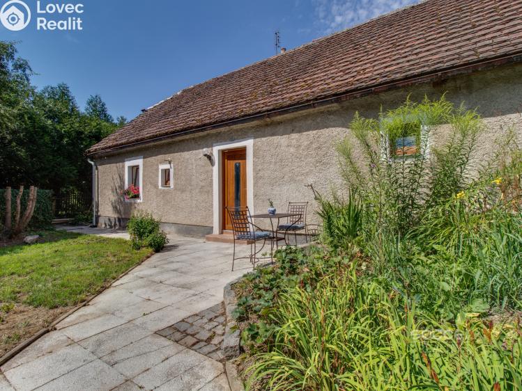 Pronájem rodinného domu Zlatníky-Hodkovice, Náves sv. Petra a Pavla č. 23
