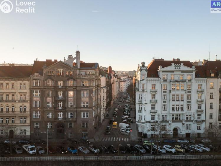 Продаж офісного приміщення Praha č. 8