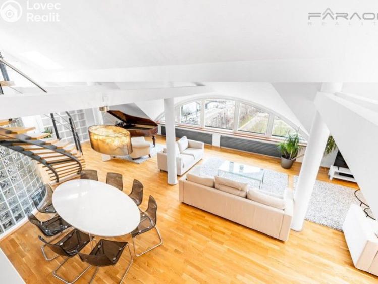 Pronájem bytu 5+KK Praha, Dřevná č. 1