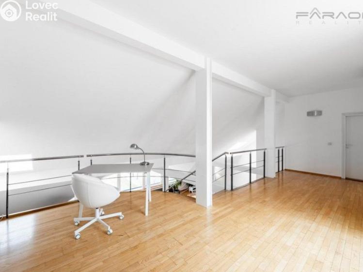 Pronájem bytu 5+KK Praha, Dřevná č. 12