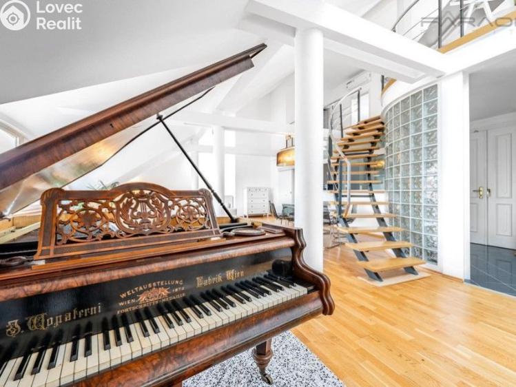 Pronájem bytu 5+KK Praha, Dřevná č. 17