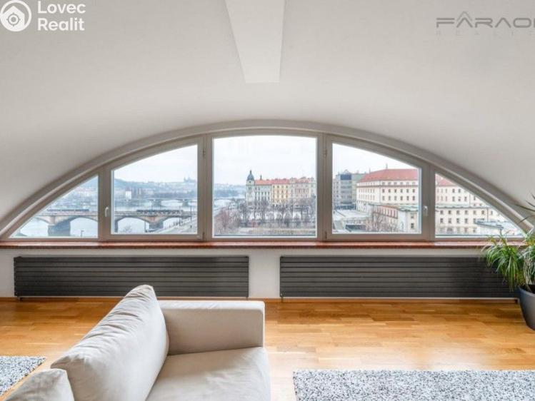 Pronájem bytu 5+KK Praha, Dřevná č. 18